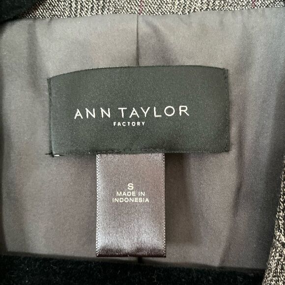 Ann Taylor brown/light squares long vest, one button fastener, side pockets, S - Picture 4 of 11